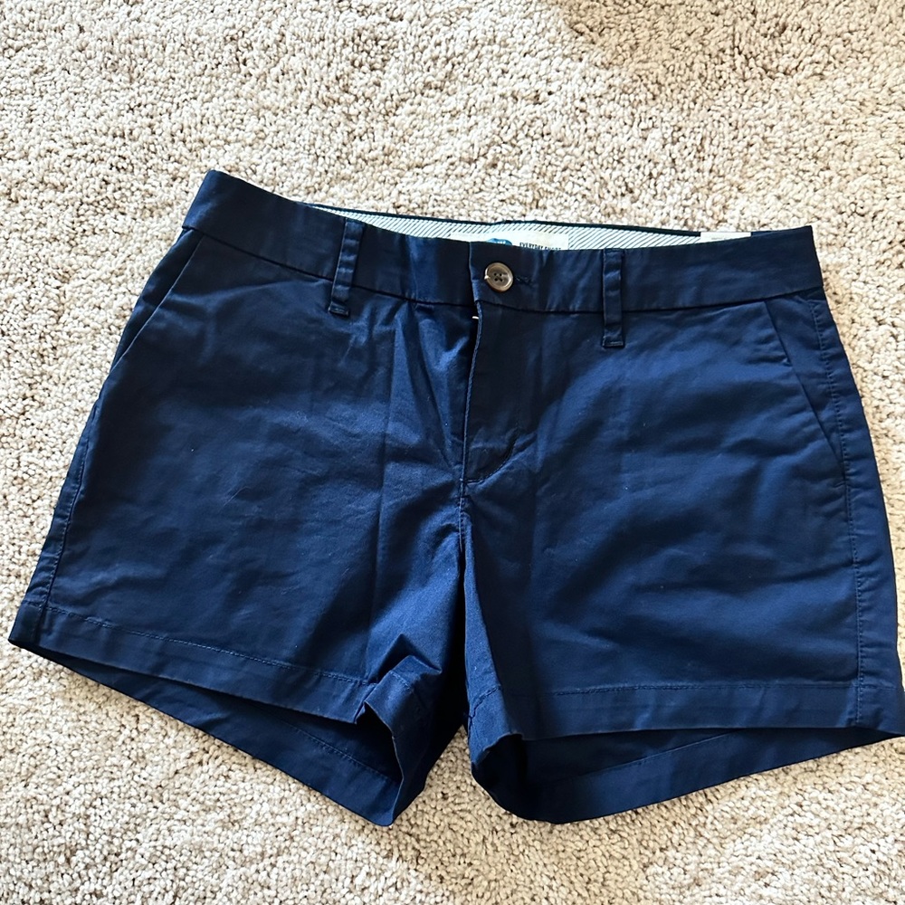 Like new old navy size 4 everyday short navy blue 3”